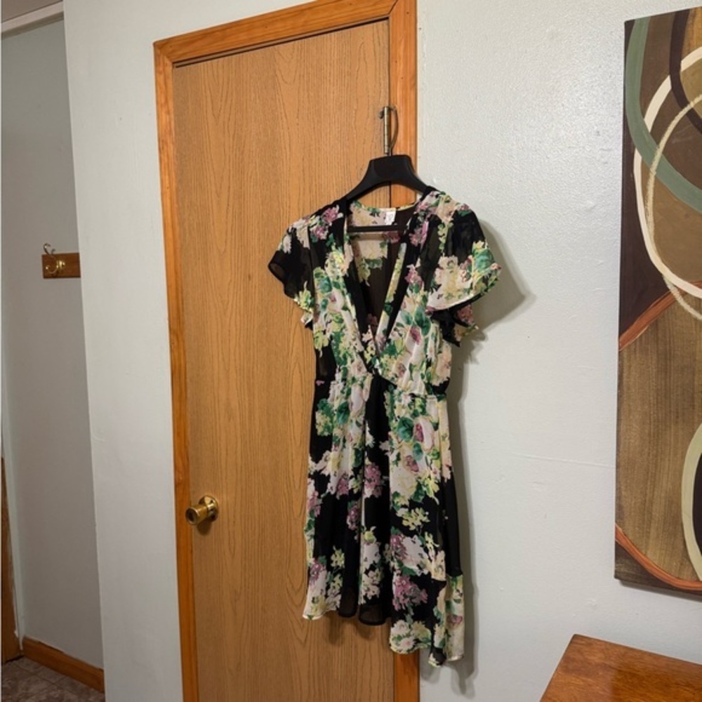 BP Large Multi-Color w/Floral Print Short Sleeve V-Neck Knee-Length A-Line Dress